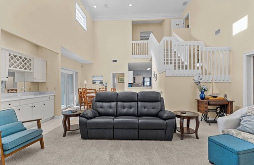 Seaview Park Casa | Coastal Getaway | 4BR Family Home Near Beach | Screened Porch + King Suite