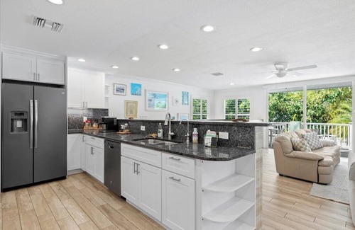 Jupiter Casa | Coastal Getaway: 4BR Home - 5 Min to Jupiter Beach