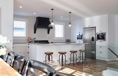 Mount Maunganui Casa | Coastal Getaway with Pool - Central Mount Maunganui, Spacious 5 Bedroom Home