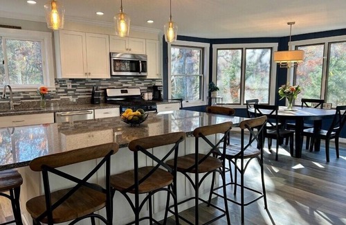 Vineyard Haven Casa | Coastal getaway! Walk to Lamberts Cove Beach