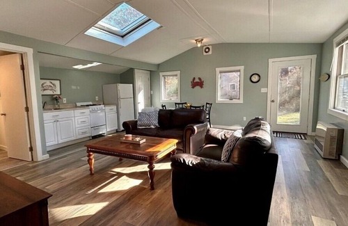 Vineyard Haven Casa | Coastal getaway! Walk to Lamberts Cove Beach
