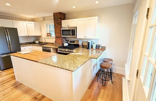 Swampscott Apartamento | Coastal Getaway: walk to beach and town