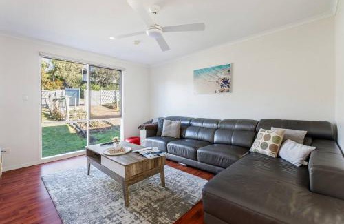 Tootgarook Casa | Coastal Grove - Sunlit Stay near Beach and Hot Springs