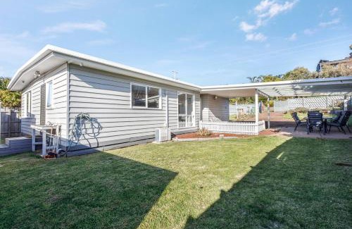 Tootgarook Casa | Coastal Grove - Sunlit Stay near Beach and Hot Springs