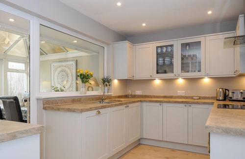 Saint Gennys Cabaña | COASTAL HAVEN, pet friendly, with a garden in Crackington Haven