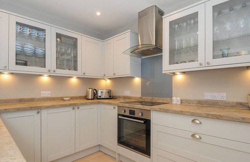 Saint Gennys Cabaña | COASTAL HAVEN, pet friendly, with a garden in Crackington Haven