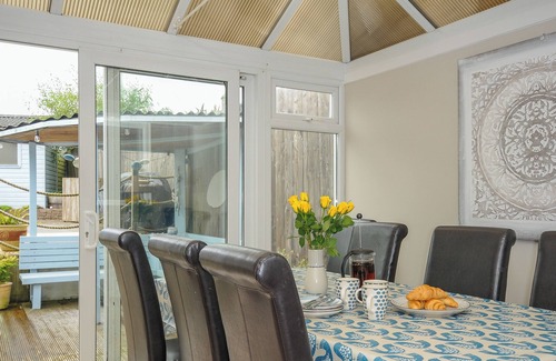 Saint Gennys Cabaña | COASTAL HAVEN, pet friendly, with a garden in Crackington Haven