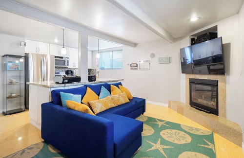 El Porto Condominio | Coastal Haven Steps to Sand w/Garage & Rooftop