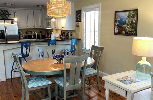 Morehead City Casa | Coastal hideaway in downtown Beaufort. Walk to shops and restaurants!