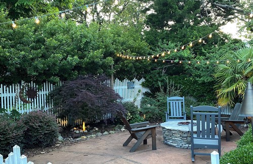 Morehead City Casa | Coastal hideaway in downtown Beaufort. Walk to shops and restaurants!