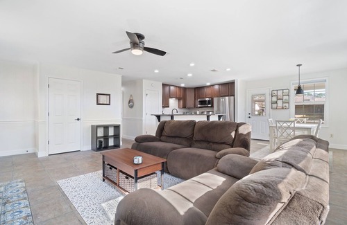Sunset Bayou Casa | COASTAL HM WITH BOAT LIFT AND DOCK, 2 MILES FROM BEACH