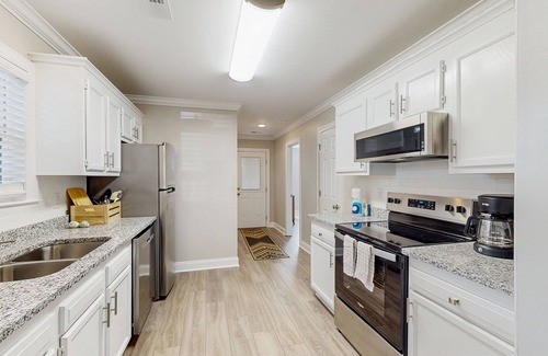 Wilmington Casa | Coastal home with private yard, close to riverfront and local attractions