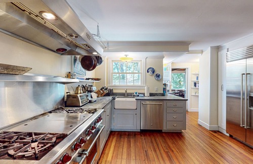 West Hyannisport Casa | Coastal home with screened porch, W/D, & amazing location