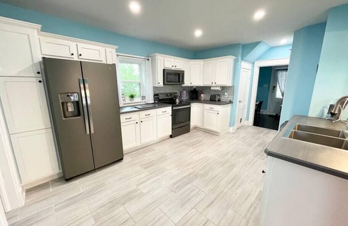 Schenectady Casa | 🦀 ⚓ Coastal Inspired Home Away From Home 🏝