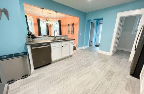 Schenectady Casa | 🦀 ⚓ Coastal Inspired Home Away From Home 🏝