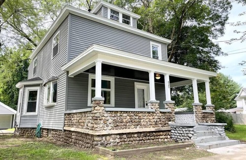 Schenectady Casa | 🦀 ⚓ Coastal Inspired Home Away From Home 🏝
