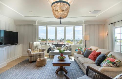 Village of La Jolla Casa | Coastal La Jolla Luxury w AC, Patios, & Massive Ocean Views!