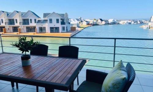 Marina Martinique Apartamento | Coastal Life 21 Kingston Place Marina Martinique
