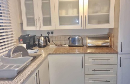 Bembridge Cabina | Coastal Lodge Retreat, Child & Pet Friendly