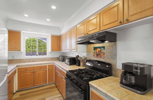 Westside Costa Mesa Casa | Coastal Magic Retreat