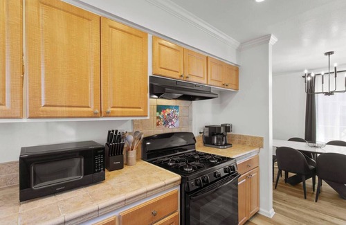 Westside Costa Mesa Casa | Coastal Magic Retreat