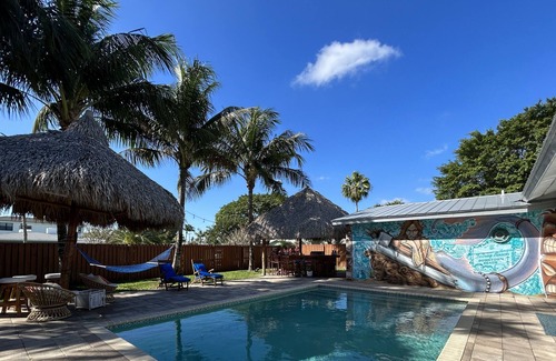 Totterdale Casa | Coastal modern house in prime Lake Ida close to Beach and Avenue!