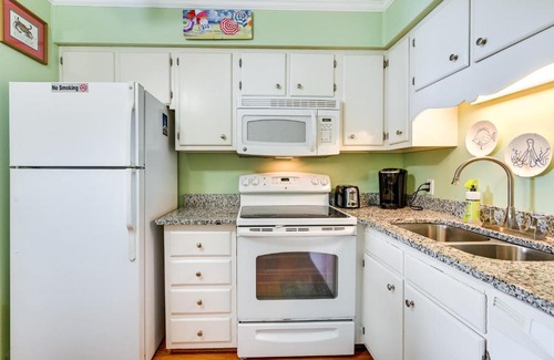 Gulf Stream Estates Apartamento | Coastal Murrells Inlet Condo with Balcony!