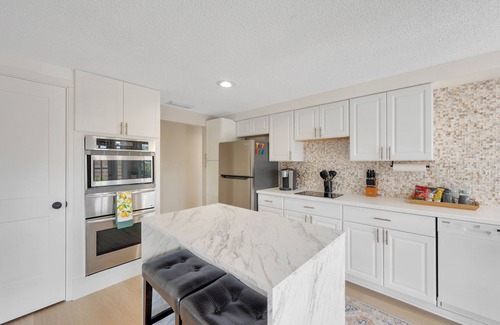 South Venice Casa | Coastal Oasis ~ Beaches, Parks, Shopping & Entertainment, Pet Friendly