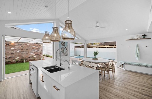 Coolum Beach Casa | Coastal oasis - family & pet friendly.