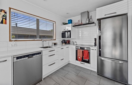 Papamoa Beach Casa | Coastal Oasis - Papamoa Beach Holiday Home