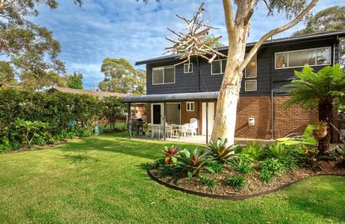 Callala Beach Casa | Coastal Oasis - Pet Friendly - 6 Mins Walk to Beach