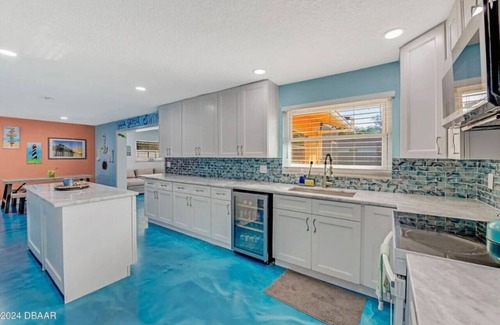 South Daytona Casa | Coastal Oasis: Spacious 4 bedroom retreat w/ pool