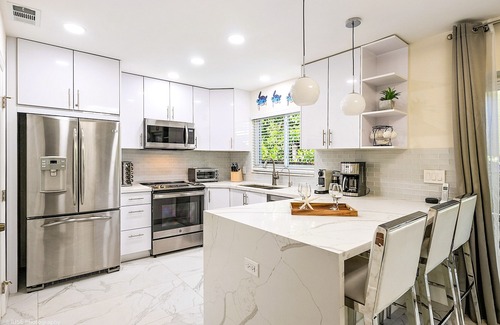 South Lake Casa | Coastal Paradise/ 7 Minutes from Beach/ Mini Golf Course