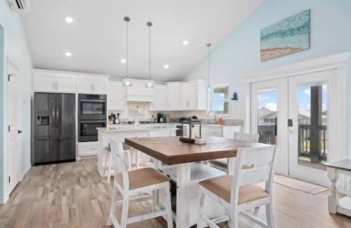 City-by-the Sea Casa | Coastal Paradise | Private Pool + Dock!