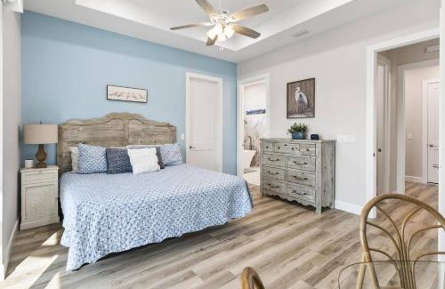 Palm Harbor Casa | Coastal Paradise Waterfront Pool Home