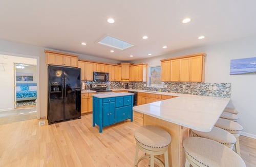 Lewes Casa | Coastal Quarters-Units 1 & 2-5BR house & 2BR unit-Sleeps 18 total, yard,fire pit