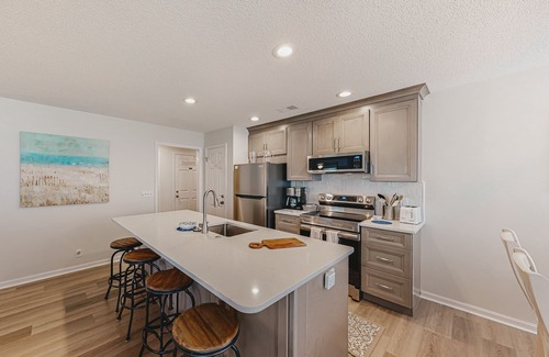 Sea Trail Condominio | Coastal resort condo with on-site pools, hot tub, game room, & golf