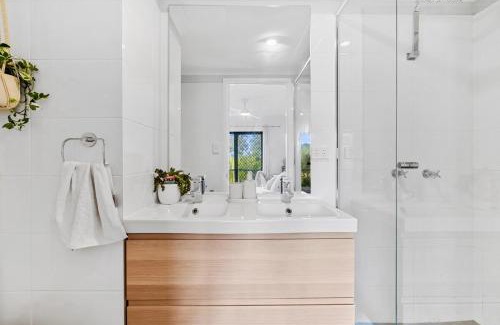 Bilinga Apartamento | Coastal Retreat at Bilinga Beach, Ocean Views
