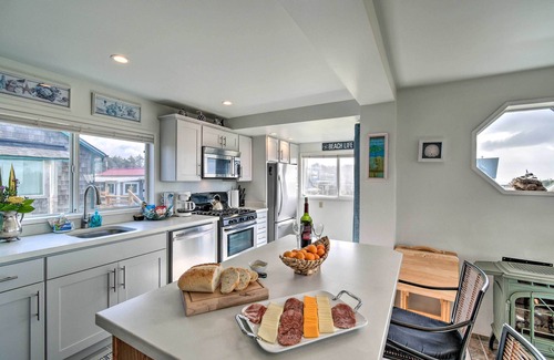 Pacific Beach Casa | ¡NUEVO! Retiro costero actualizado con terraza y vistas al mar