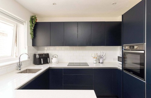 East Wittering Casa | Coastal Retreat with Hot Tub, Walk to Beach