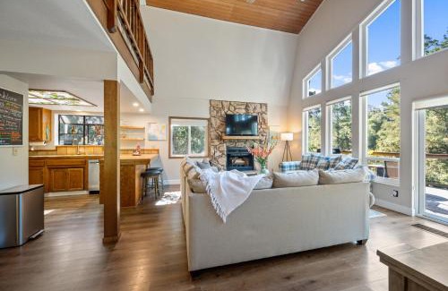 Marine Terrace Casa | Coastal Retreat King Beds Big Sur Cabin EVCharger
