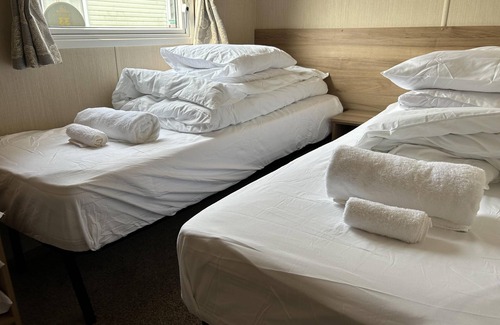 Pevensey Cabina | Coastal Retreat Luxury Caravan Home Away From Home