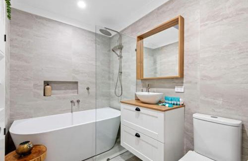Scarborough Apartamento | Coastal Retreat Modern Home in Scarborough