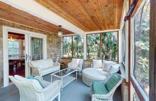 West Hyannisport Casa | Coastal Retreat