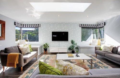 Murrays Bay Casa | Coastal Retreat w Spa Pool just Steps to the Beach