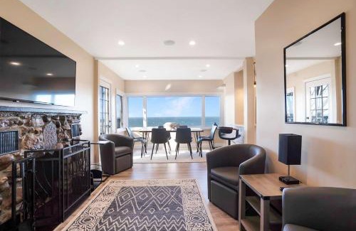 Wading River Casa | Coastal Retreat: Waterfront, Deck, Awesome Views