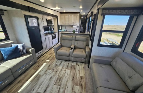 Port Bolivar Casa | Coastal RV – Durango Half Ton 5th Wheel - Sleeps 6