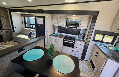 Port Bolivar Casa | Coastal RV – Durango Half Ton 5th Wheel - Sleeps 6