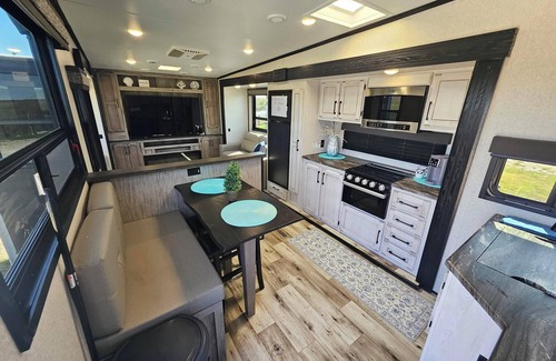 Port Bolivar Casa | Coastal RV – Durango Half Ton 5th Wheel - Sleeps 6
