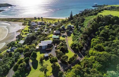 Te Tii Casa | Coastal Serenity - Tapuaetahi Beach Escape